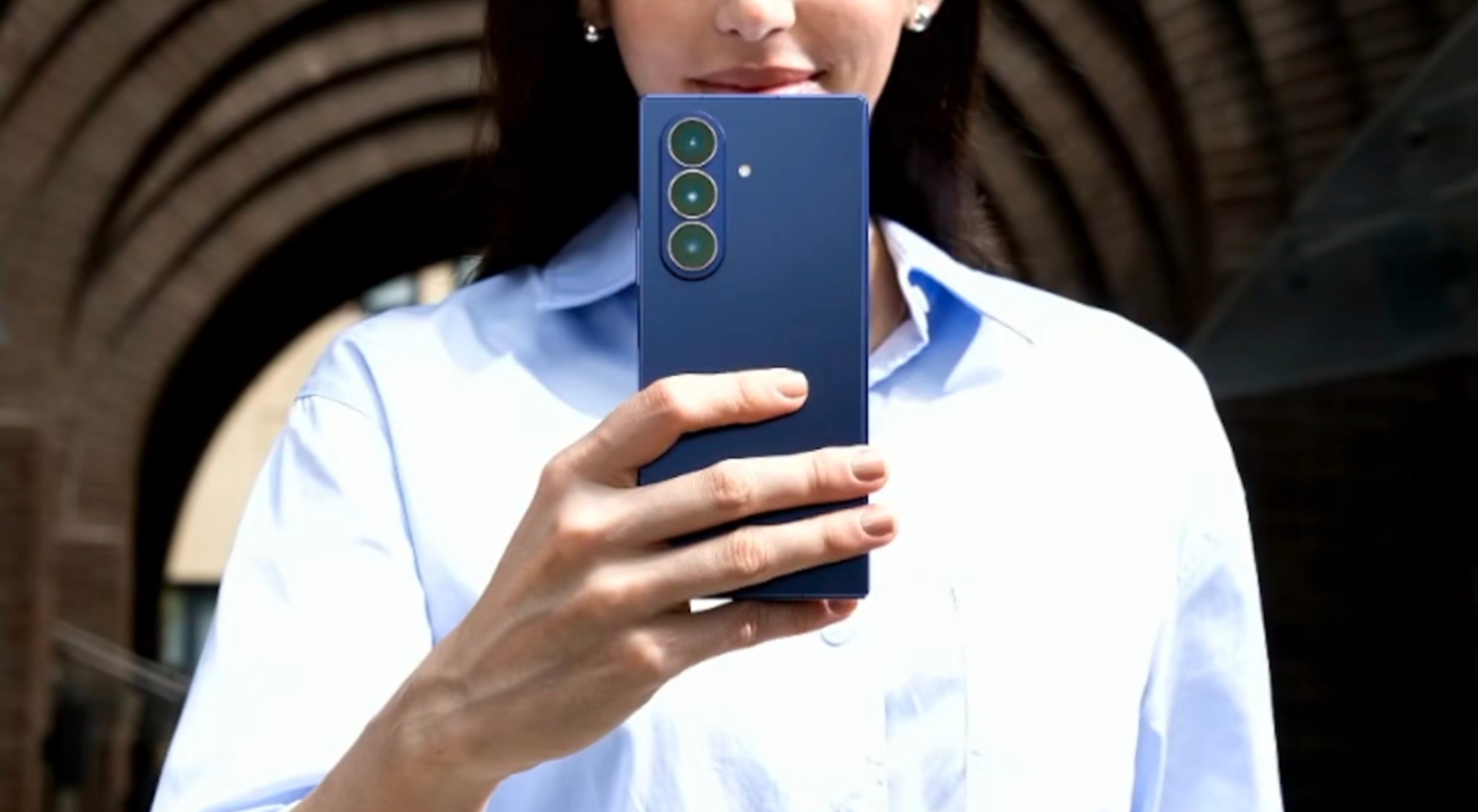 三星折叠屏2022__三星折叠屏评测视频