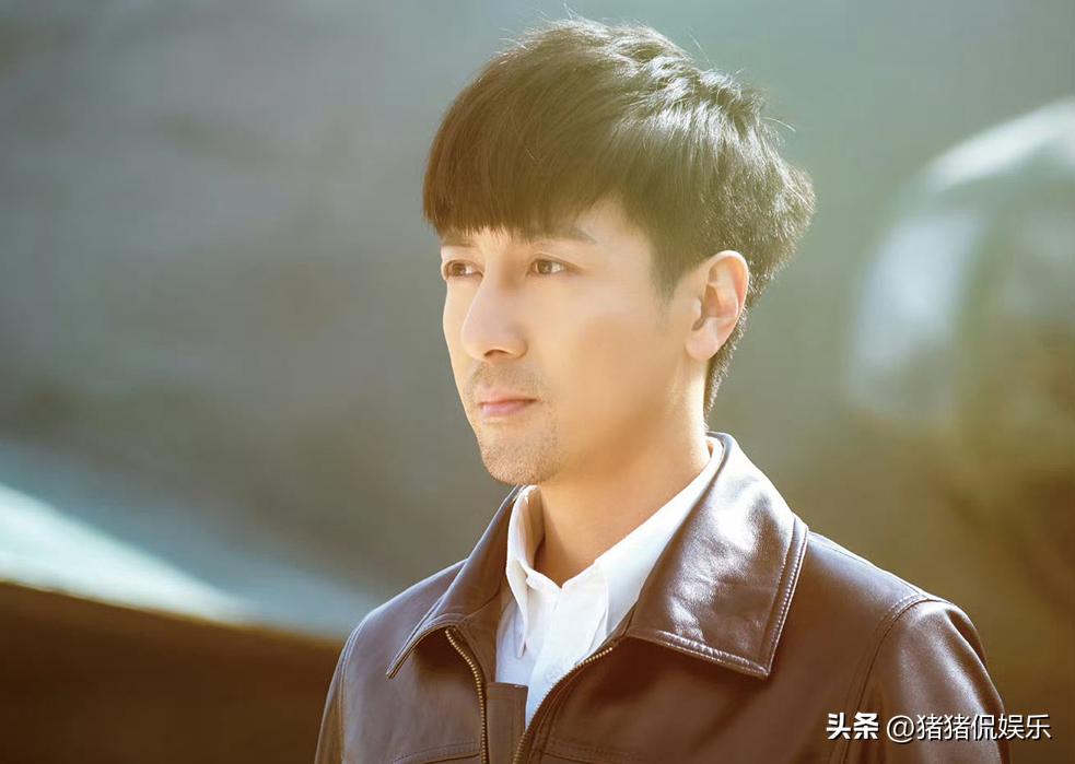 明晚双星联播！45集谍战剧来袭，看清演员阵容，网友：该爆了__明晚双星联播！45集谍战剧来袭，看清演员阵容，网友：该爆了