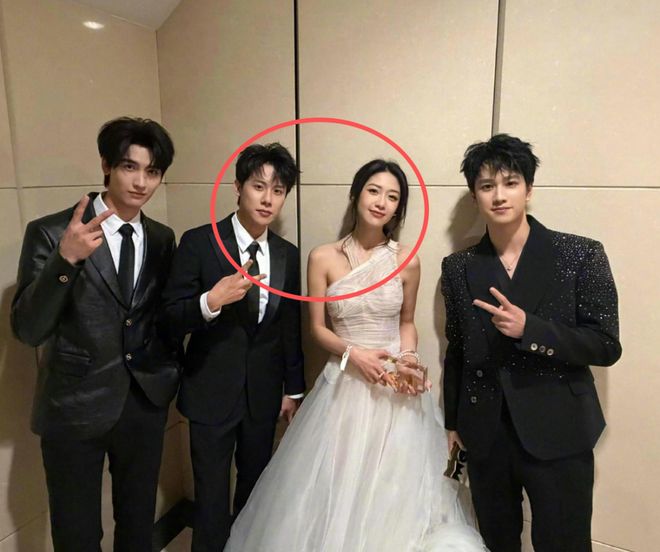 _司晓迪怒斥周奇脚踏两条船,近期还约她见面,网友喊话向涵之快跑_司晓迪怒斥周奇脚踏两条船,近期还约她见面,网友喊话向涵之快跑