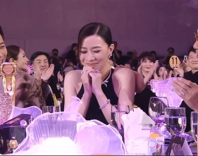 _英国女王颁奖_tvb视帝罗加良颁奖视频