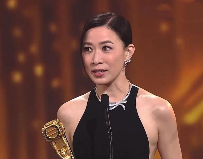 英国女王颁奖__tvb视帝罗加良颁奖视频