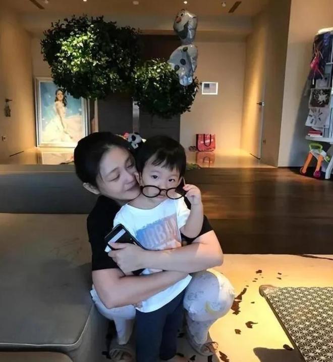 _烟花惹草是什么意思_烟花虐心吗