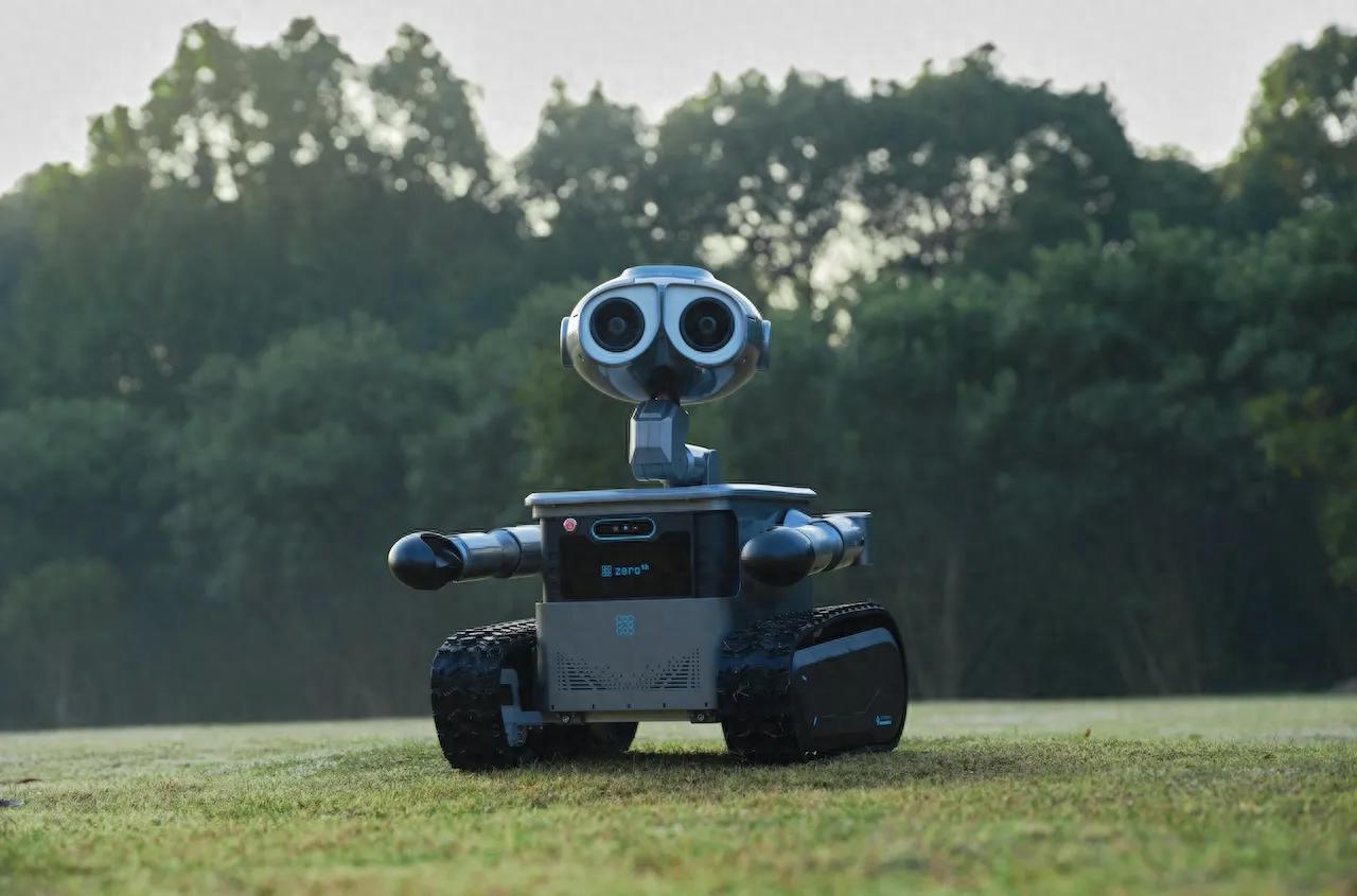 主持人会被智能机器取代__智能主持人机器人