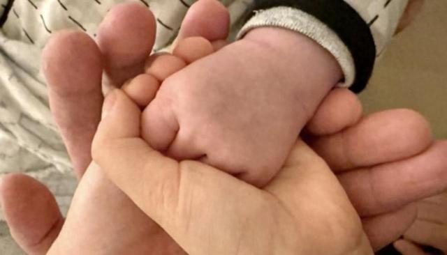 古巨基二胎喜得贵子，57岁太太高龄生娃成娱乐圈稀有幸福家庭__古巨基二胎喜得贵子，57岁太太高龄生娃成娱乐圈稀有幸福家庭