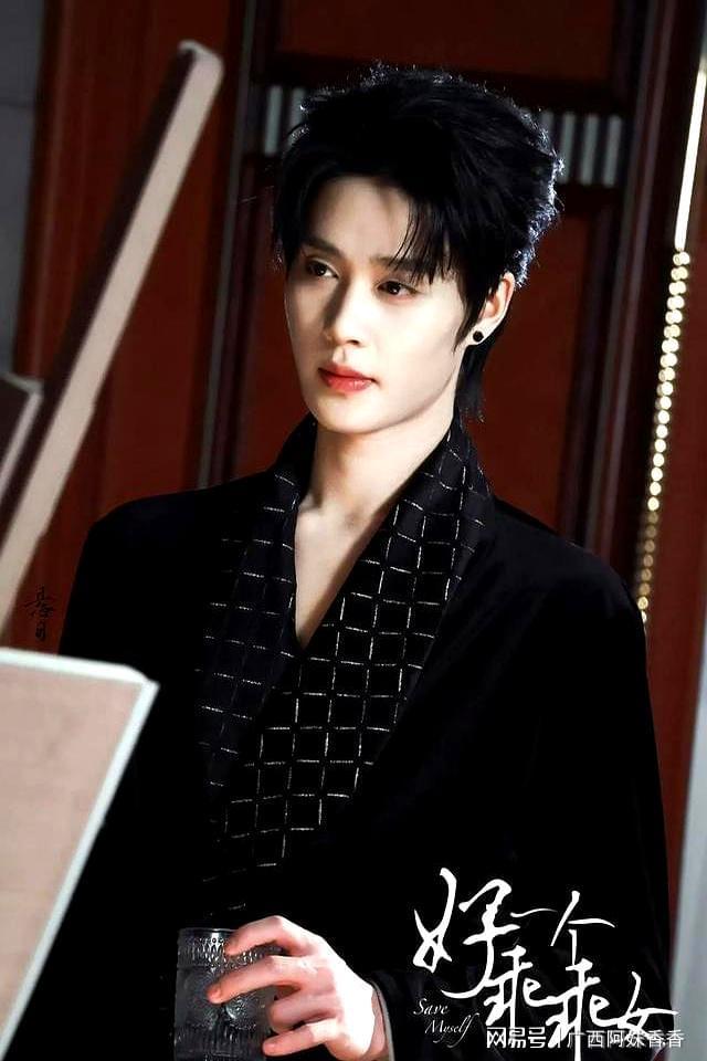 _短剧“大男主”崛起,柯淳40亿播放量领跑,“叔系魅力”有多香?_短剧“大男主”崛起,柯淳40亿播放量领跑,“叔系魅力”有多香?