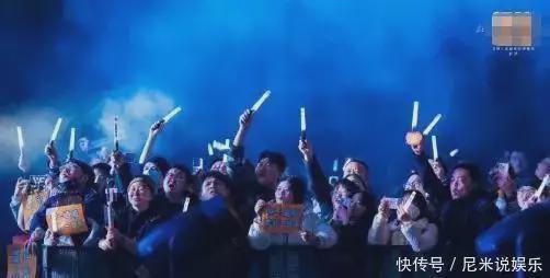 _章子怡送汪峰生日蛋糕_汪峰片场探班章子怡