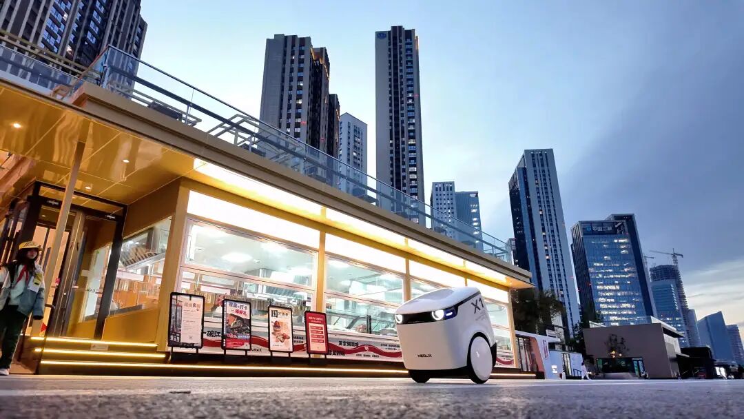 无人物流配送车功能__新石器无人送餐车
