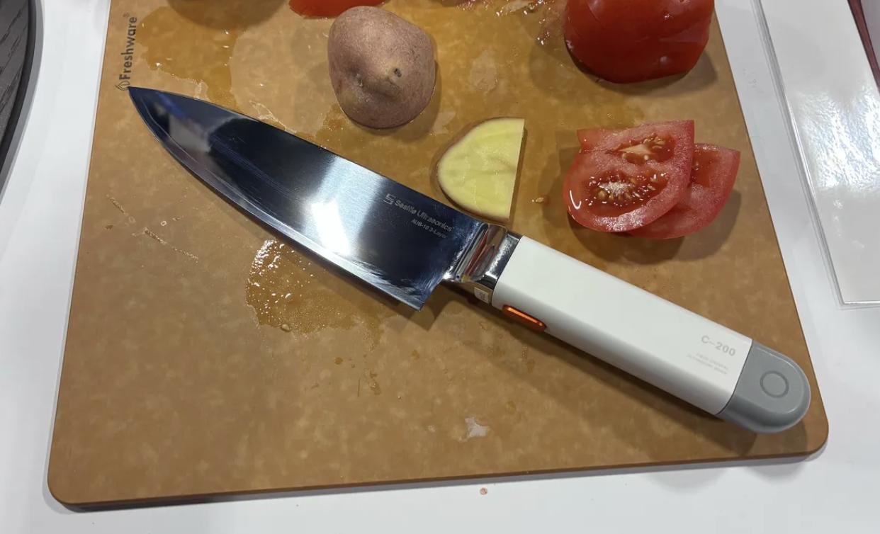 全球首款超声波厨刀C200 Ultrasonic亮相CES 2026_全球首款超声波厨刀C200 Ultrasonic亮相CES 2026_
