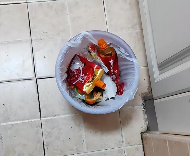 闫学晶事件升级！官媒批评毫不留情，她一反常态终究为狂妄买了单__闫学晶事件升级！官媒批评毫不留情，她一反常态终究为狂妄买了单