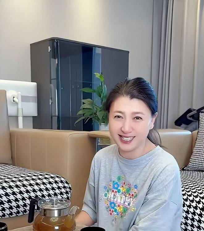 闫学晶事件升级！官媒批评毫不留情，她一反常态终究为狂妄买了单__闫学晶事件升级！官媒批评毫不留情，她一反常态终究为狂妄买了单