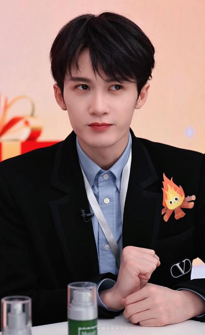 _内娱金秀贤?曝顶流男星与小16岁女演员恋爱,女方回应信息量大_内娱金秀贤?曝顶流男星与小16岁女演员恋爱,女方回应信息量大